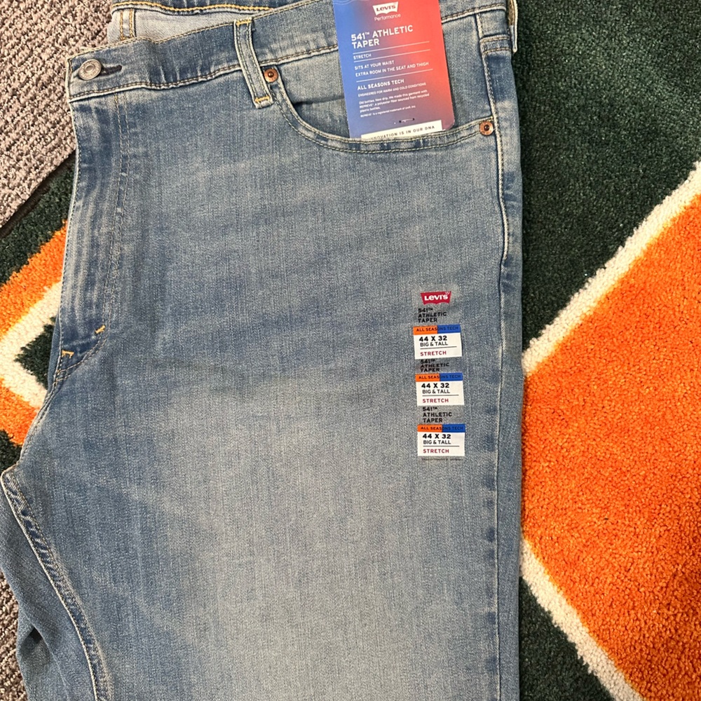 New with tags Levi's Men's Blue Jeans